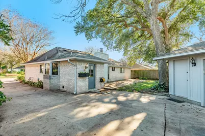 221 Banyan Street, Lake Jackson, TX 77566 - Photo 22