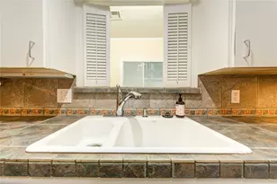 1932 W Bell St, Houston, TX 77019 - Photo 10