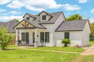 1256 2nd St, Clute, TX 77531 - Photo 4