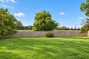 1105 E Adoue St, Alvin, TX 77511 - Photo 16