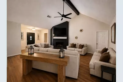 1105 E Adoue Street, Alvin, TX 77511 - Photo 2