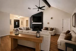 1105 E Adoue St, Alvin, TX 77511 - Photo 2