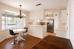 1105 E Adoue St, Alvin, TX 77511 - Photo 4