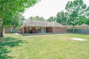 1105 E Adoue St, Alvin, TX 77511 - Photo 14