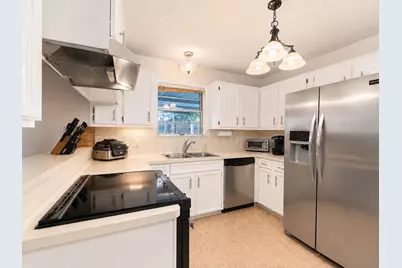 1105 E Adoue Street, Alvin, TX 77511 - Photo 4