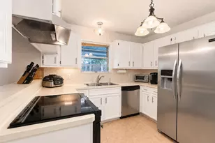 1105 E Adoue St, Alvin, TX 77511 - Photo 4