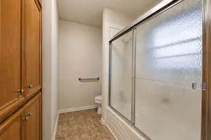 1105 E Adoue St, Alvin, TX 77511 - Photo 8