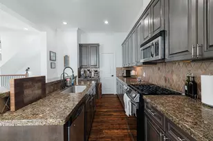 1320 W 25th St, Houston, TX 77008 - Photo 12