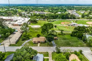 407 W Glenn St, Bellville, TX 77418 - Photo 36