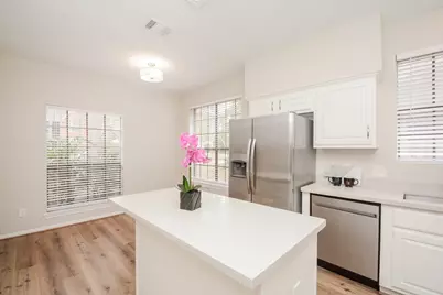 10 Heathstone Place, The Woodlands, TX 77381 - Photo 6