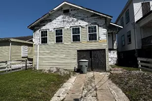 3122 Ave N 1/2, Galveston, TX 77550 - Photo 2