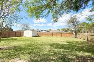 109 Houston St, Angleton, TX 77515 - Photo 28
