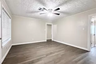 109 Houston St, Angleton, TX 77515 - Photo 8