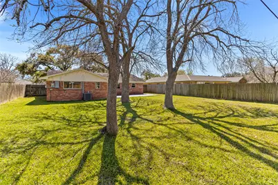 127 Talisman Street, Lake Jackson, TX 77566 - Photo 22