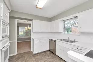 12526 Hazelwood Ln, Houston, TX 77077 - Photo 10