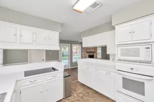 12526 Hazelwood Ln, Houston, TX 77077 - Photo 8