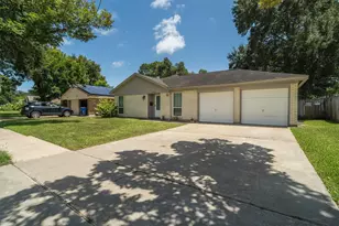 9405 Vicksburg Ave, Texas City, TX 77591 - Photo 2
