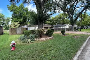 210 Baker Dr, Tomball, TX 77375 - Photo 2