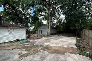 210 Baker Dr, Tomball, TX 77375 - Photo 22