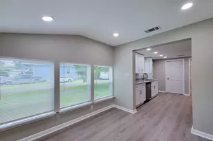 1107 Roosevelt St, La Marque, TX 77568 - Photo 10