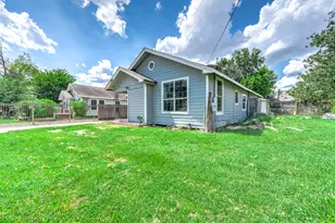 539 Melbourne St, Houston, TX 77022 - Photo 4