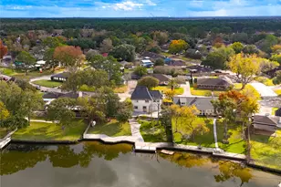 303 Old Bayou Dr, Dickinson, TX 77539 - Photo 50