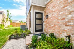 811 Bayou River Dr, Houston, TX 77079 - Photo 4