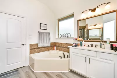 14 S Estherwood Place, The Woodlands, TX 77354 - Photo 28