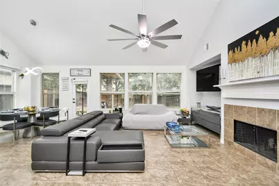 14 S Estherwood Place, The Woodlands, TX 77354 - Photo 20