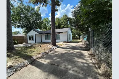 5305 Southlea Street, Houston, TX 77033 - Photo 2