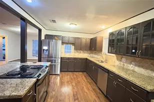 13914 Oakwood Ln, Sugar Land, TX 77498 - Photo 6