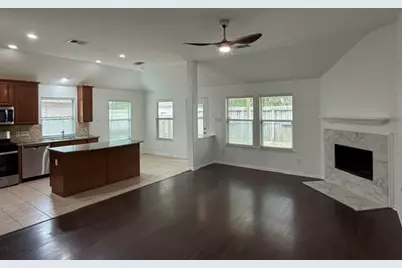 203 Fairwind Trail Drive, The Woodlands, TX 77385 - Photo 6