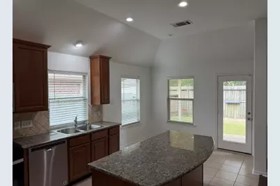 203 Fairwind Trail Drive, The Woodlands, TX 77385 - Photo 12