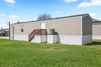 3031 Bay Oaks Harbor Drive, Baytown, TX 77523 - Photo 4