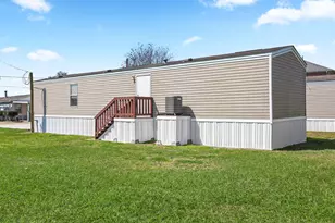 3031 Bay Oaks Harbor Dr, Baytown, TX 77523 - Photo 4