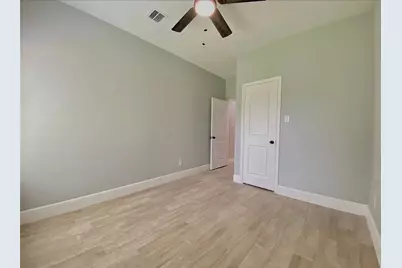 5754 Reed Rd #B, Houston, TX 77033 - Photo 12