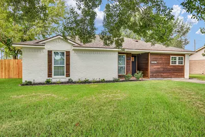 5438 Novak Court, Danbury, TX 77534 - Photo 1