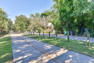 1802 W 14th 1/2 St, Houston, TX 77008 - Photo 28
