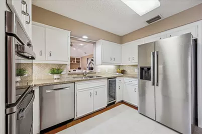 85 Crestwood Circle, Sugar Land, TX 77478 - Photo 6