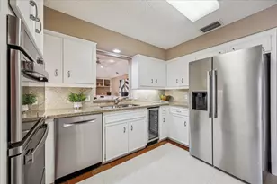 85 Crestwood Cir, Sugar Land, TX 77478 - Photo 6