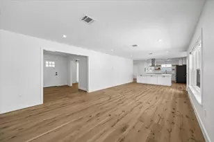 12118 Perthshire Rd, Houston, TX 77024 - Photo 6