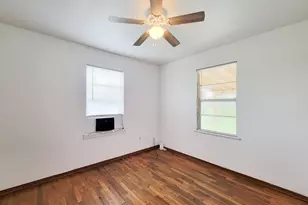 409 N Parrish St, Angleton, TX 77515 - Photo 14
