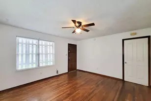 409 N Parrish St, Angleton, TX 77515 - Photo 6