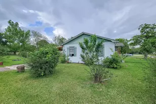 409 N Parrish St, Angleton, TX 77515 - Photo 26