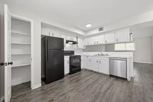 427 Hollyvale Dr, Houston, TX 77060 - Photo 2
