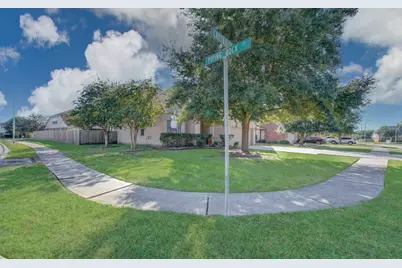 5122 Creekside Avenue, Baytown, TX 77523 - Photo 4