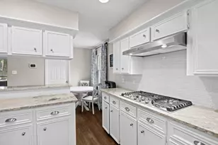 13823 Ivymount Dr, Sugar Land, TX 77498 - Photo 10