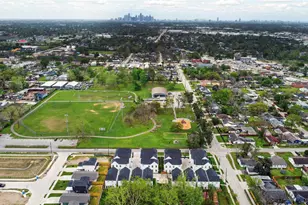 9902 Clark Rd, Houston, TX 77076 - Photo 38
