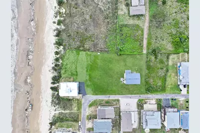 831 Main Street, Crystal Beach, TX 77650 - Photo 2