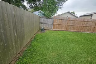 11919 Kingslake Forest Dr, Houston, TX 77044 - Photo 12